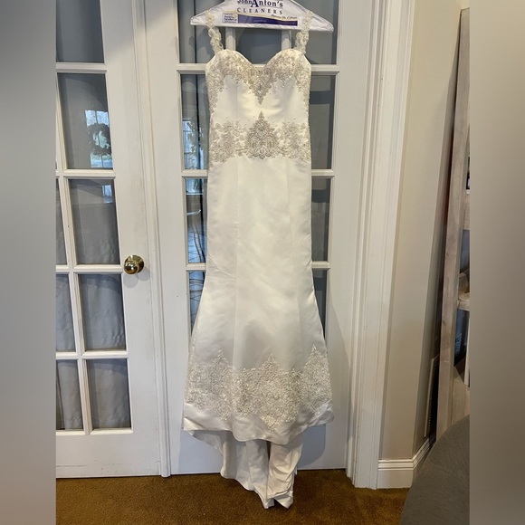 Gorgeous custom wedding gown size 4 - Picture 1 of 8